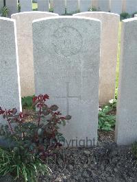 Bethune Town Cemetery - Lee, F