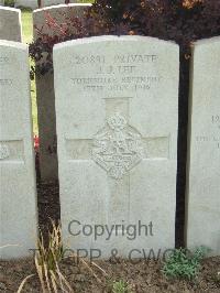 Bethune Town Cemetery - Lee, J J