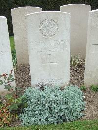 Bethune Town Cemetery - Leech, H F