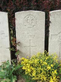 Bethune Town Cemetery - Leonard, John