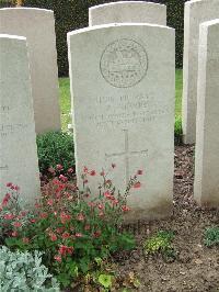 Bethune Town Cemetery - Lewis, A