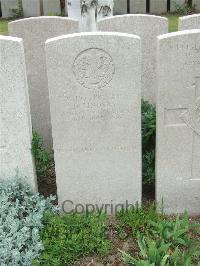 Bethune Town Cemetery - Lindsay, D
