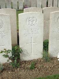 Bethune Town Cemetery - Linnell, E T
