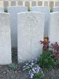 Bethune Town Cemetery - Lion, Thomas Edward