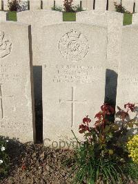 Bethune Town Cemetery - Locke, Frank William