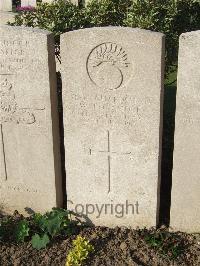 Bethune Town Cemetery - Longmore, W