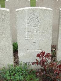 Bethune Town Cemetery - Love, Thomas Patrick