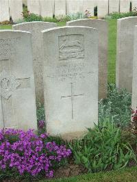 Bethune Town Cemetery - Lowe, J