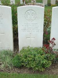 Bethune Town Cemetery - MacDonald, Ronald