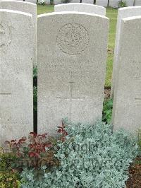Bethune Town Cemetery - MacFadyen, Andrew