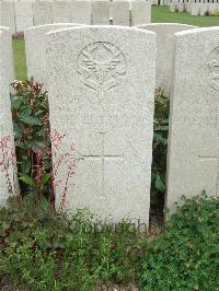 Bethune Town Cemetery - MacKenzie, Simon
