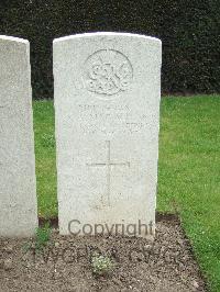Bethune Town Cemetery - MacMillan, S A