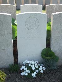 Bethune Town Cemetery - MacRae, J