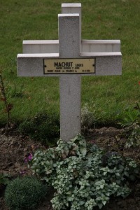 Bethune Town Cemetery - MacHut, Louis