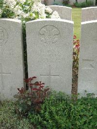 Bethune Town Cemetery - MacKlin, R
