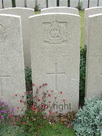 Bethune Town Cemetery - Madder, William James