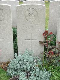 Bethune Town Cemetery - Marlow, B G