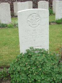 Bethune Town Cemetery - Martin, J