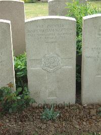 Bethune Town Cemetery - Matthews, James William