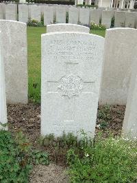 Bethune Town Cemetery - Matthews, Leslie Gordon