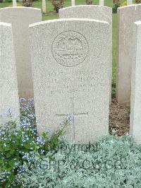 Bethune Town Cemetery - Matthews, S H
