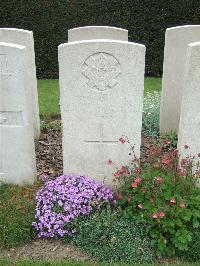 Bethune Town Cemetery - McKay, H. McP