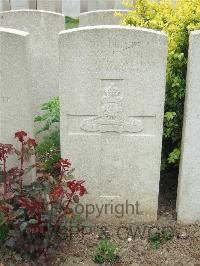 Bethune Town Cemetery - McKnight, Donald