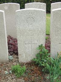 Bethune Town Cemetery - Miles, G