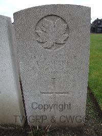 Bethune Town Cemetery - Milne, Lewis
