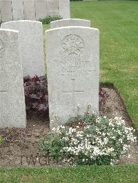 Bethune Town Cemetery - Moakes, G
