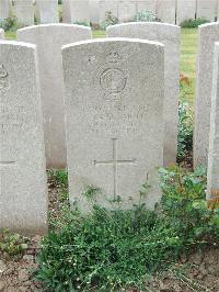 Bethune Town Cemetery - Mole, George