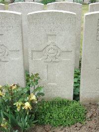 Bethune Town Cemetery - Molyneaux, Henry