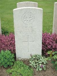 Bethune Town Cemetery - Moore, Edward Hayden