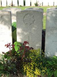 Bethune Town Cemetery - Moran, P