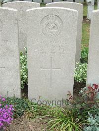 Bethune Town Cemetery - Morgan, L