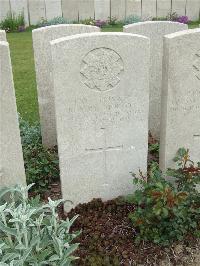 Bethune Town Cemetery - Morton, Robert