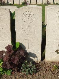 Bethune Town Cemetery - Mustoe, G