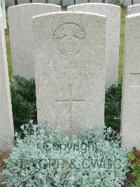 Bethune Town Cemetery - Neville, T