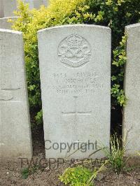 Bethune Town Cemetery - Nicholls, T
