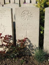 Bethune Town Cemetery - Oliver, P