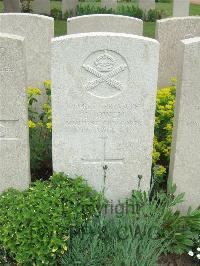 Bethune Town Cemetery - Owen, C
