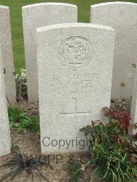 Bethune Town Cemetery - Parker, J F