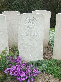 Bethune Town Cemetery - Passingham, Albert Victor