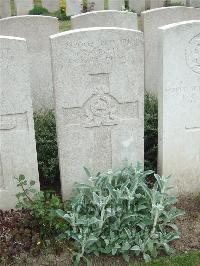 Bethune Town Cemetery - Peverelle, Henry