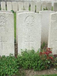 Bethune Town Cemetery - Phillips, T W
