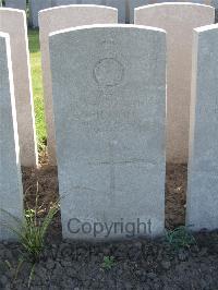 Bethune Town Cemetery - Pipe, John