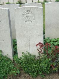 Bethune Town Cemetery - Pitt, E
