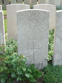 Bethune Town Cemetery - Pitt, R J