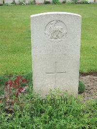 Bethune Town Cemetery - Plant, Herbert