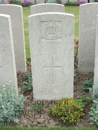 Bethune Town Cemetery - Podd, Laurance Alma